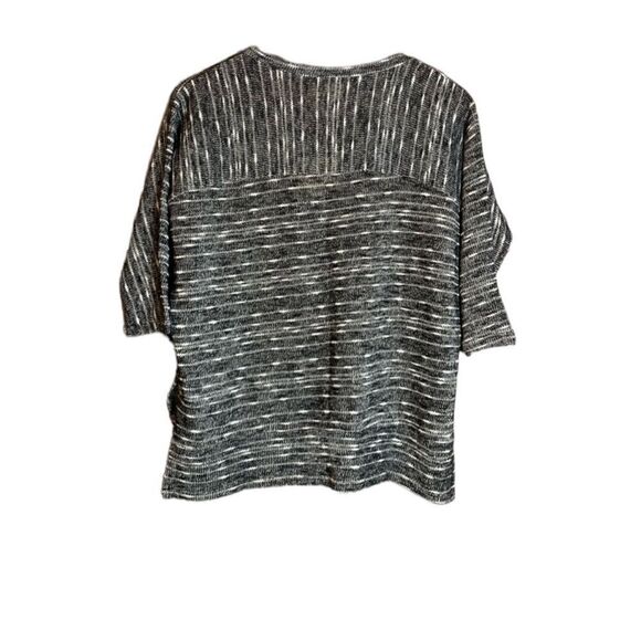 NWT! Andrea Jovine v neck sweater. Size small - Picture 4 of 6